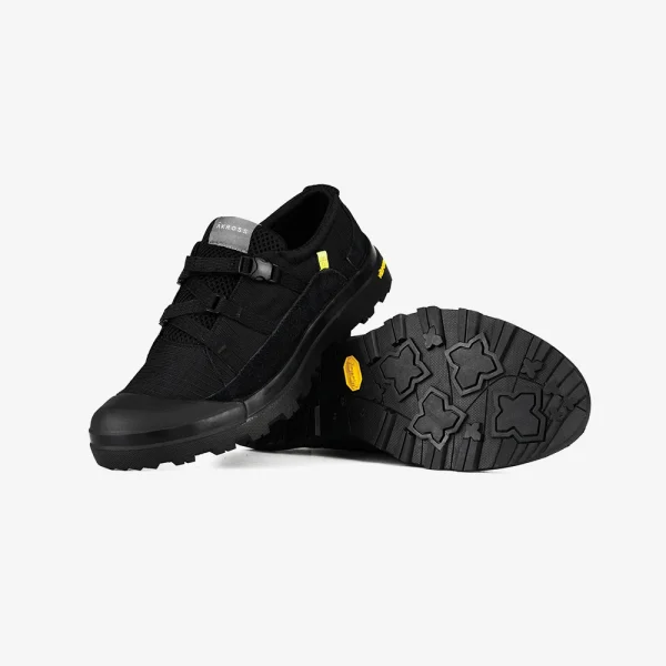 FW25 XA02 Triple Black